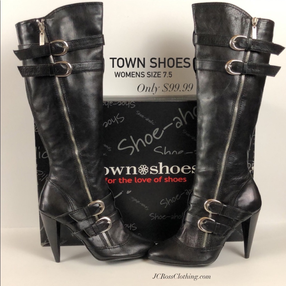 Town Shoes - Womens Size 7.5
